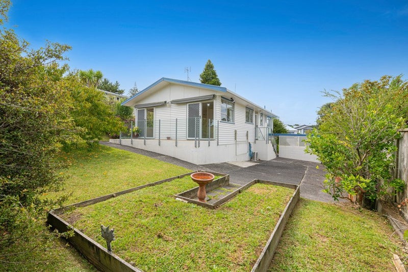 36 Tonkin Drive, Sunnynook, Auckland - Carousel 1