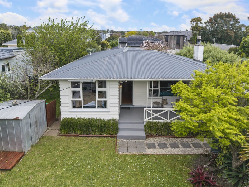 12 Koromiko Street, New Lynn, Auckland - Carousel 2