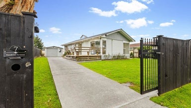 7 Sandrine Avenue, Clover Park, Auckland - Carousel 1
