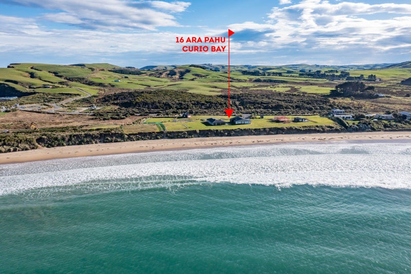 16 Ara Pahu, Curio Bay, Tokanui - Carousel 8