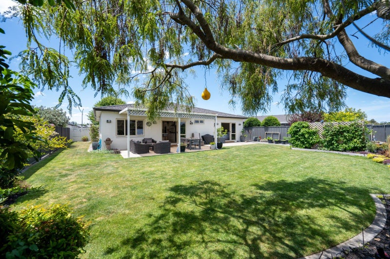 14 Heynes Place, Clive, Clive - Carousel 15