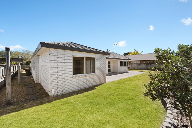 2 Roderick Place, Rototuna, Hamilton - Carousel 17