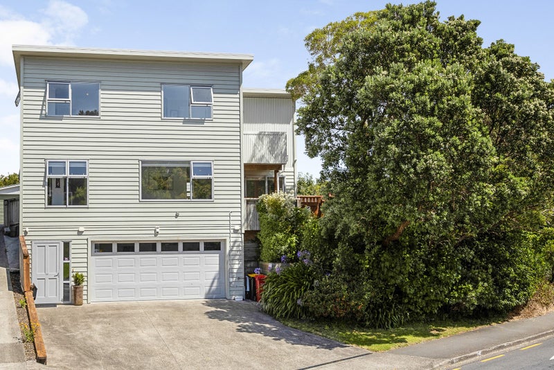 107 Kenmore Street, Newlands, Wellington - Carousel 2