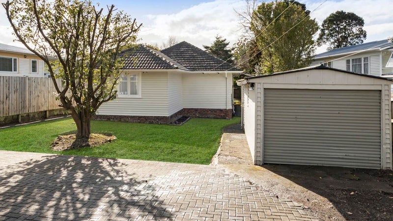 33 Puketea Street, Blockhouse Bay, Auckland - Carousel 1