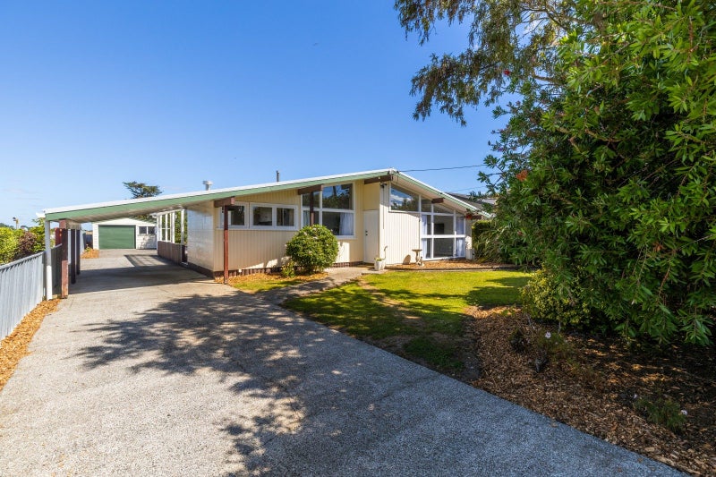 21 Hendersons Line, Marton - Carousel 1