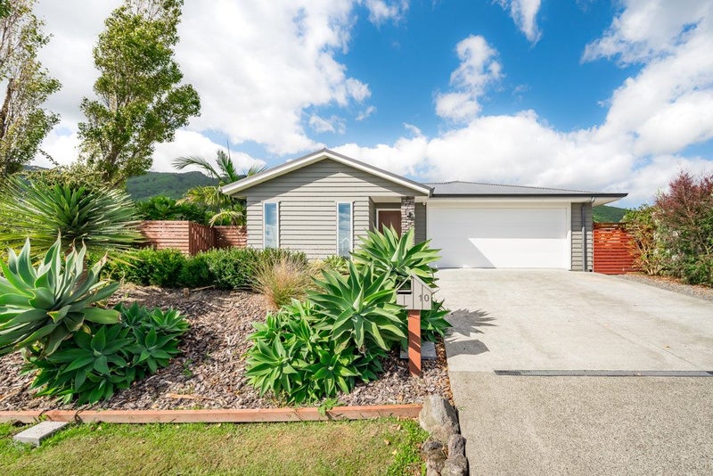 10 Mahia Lane, Waikanae, Waikanae - Carousel 1