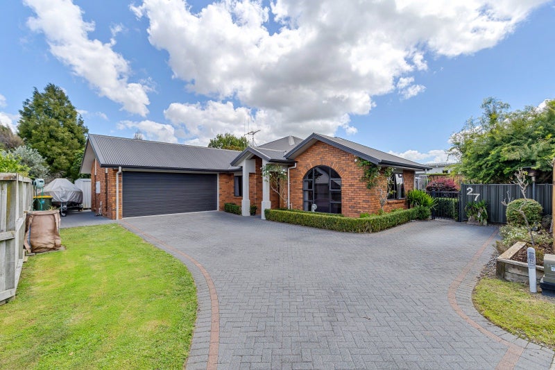 27 Somerton Drive, Huntington, Hamilton - Carousel 2