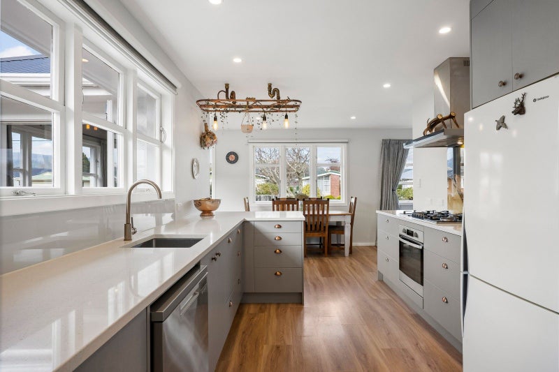 89 Fraser Crescent, Elderslea, Upper Hutt - Carousel 1