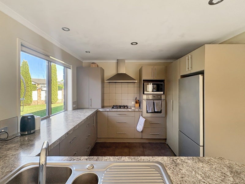2 Somerton Drive, Huntington, Hamilton - Carousel 2