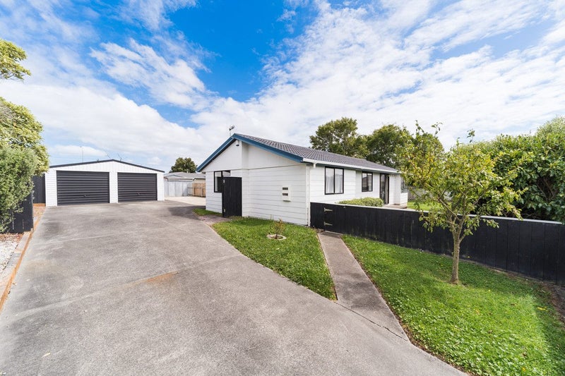 30 Peppertree Glade, Kelvin Grove, Palmerston North - Carousel 1