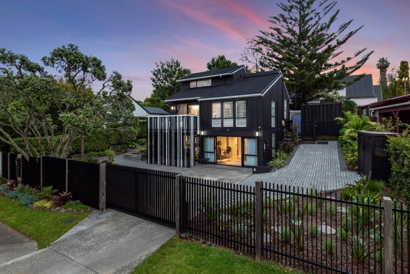 3 Sandiacre Way, Browns Bay, Auckland - Carousel 1