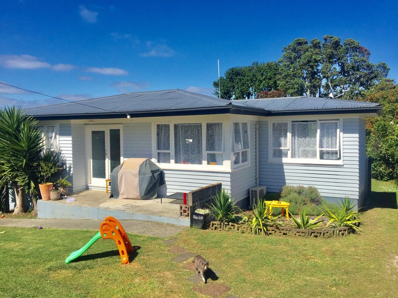 28 Sunkist Bay Road, Beachlands, Auckland - Carousel 1