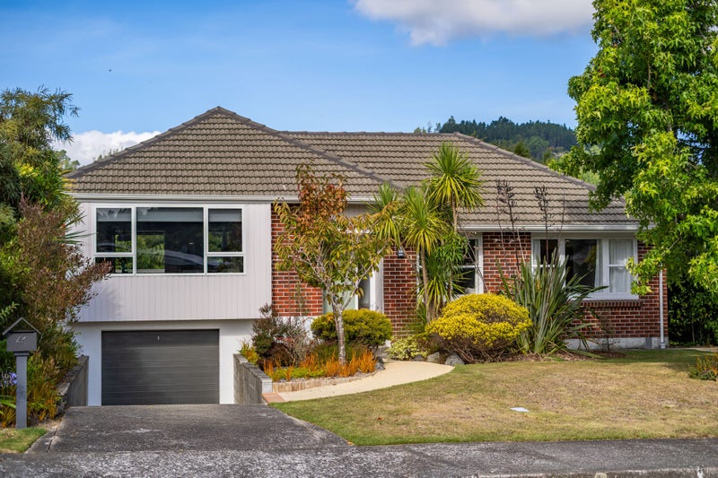 41 Sunbrae Drive, Silverstream, Upper Hutt - Carousel 2