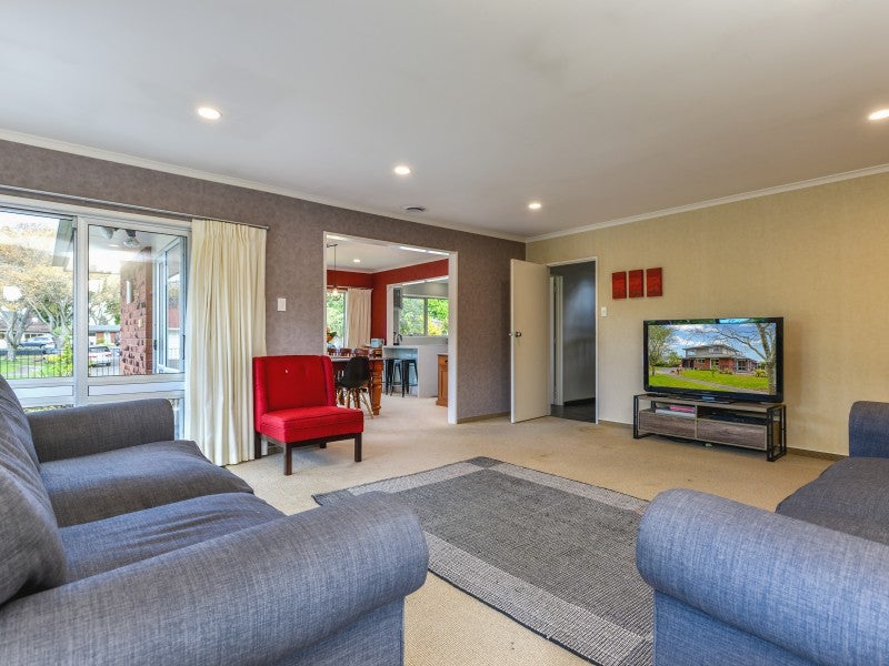8 Aintree Crescent, Awapuni, Palmerston North - Carousel 2