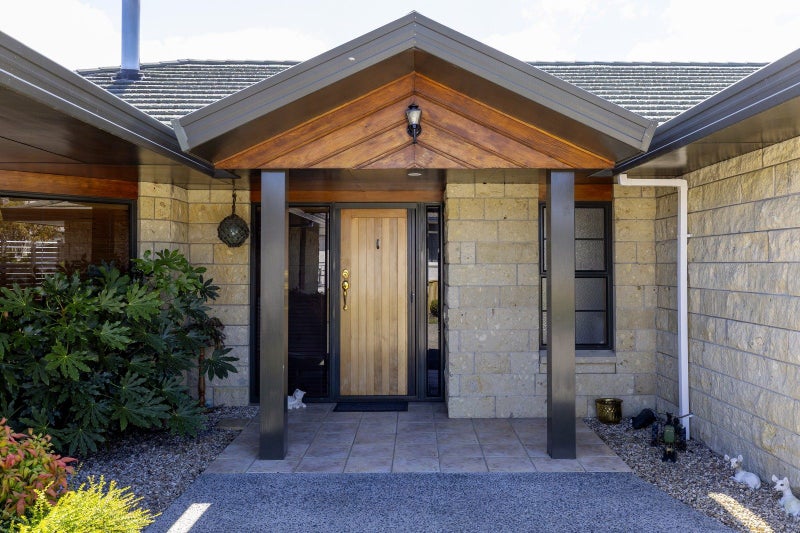 6 Maniapoto Grove, Waipahihi, Taupo - Carousel 2