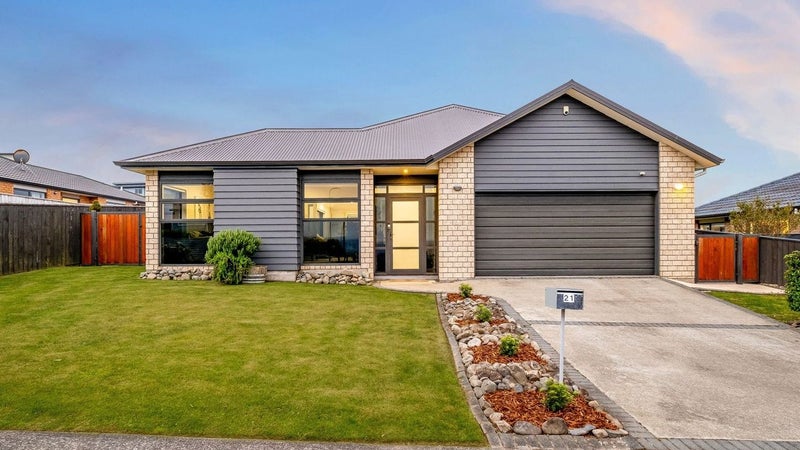 21 Nelson Avenue, Aotea, Porirua - Carousel 1