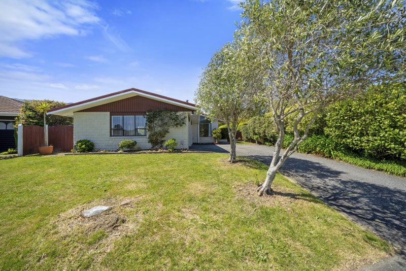 8 Hurunui Street, Waikanae - Carousel 22