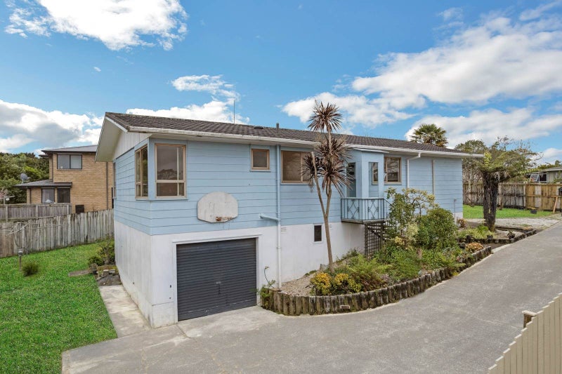 32 Cockayne Crescent, Sunnynook, Auckland - Carousel 2