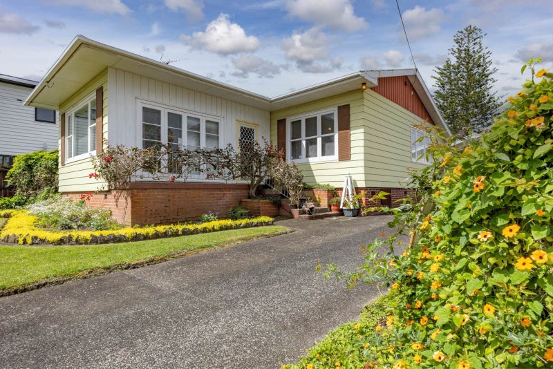25 Margan Avenue, New Lynn, Auckland - Carousel 1