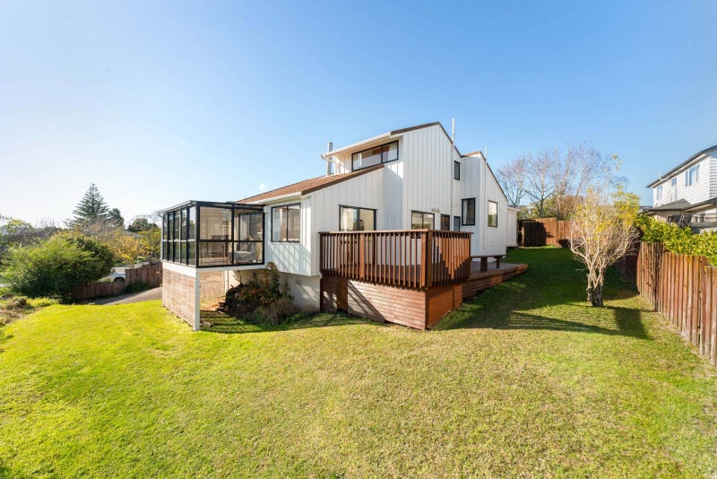 37 Lyttelton Avenue, Forrest Hill, Auckland - Carousel 1
