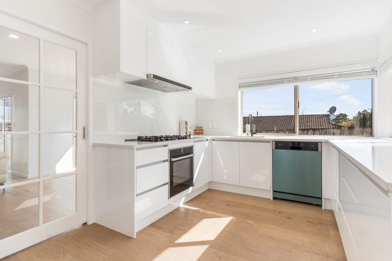 246C Bucklands Beach Road, Bucklands Beach, Auckland - Carousel 2