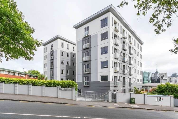 GH/127 Grafton Road, Grafton, Auckland - Carousel 21