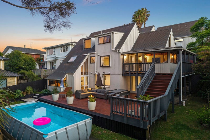 18 Marlborough Avenue, Glenfield, Auckland - Carousel 1