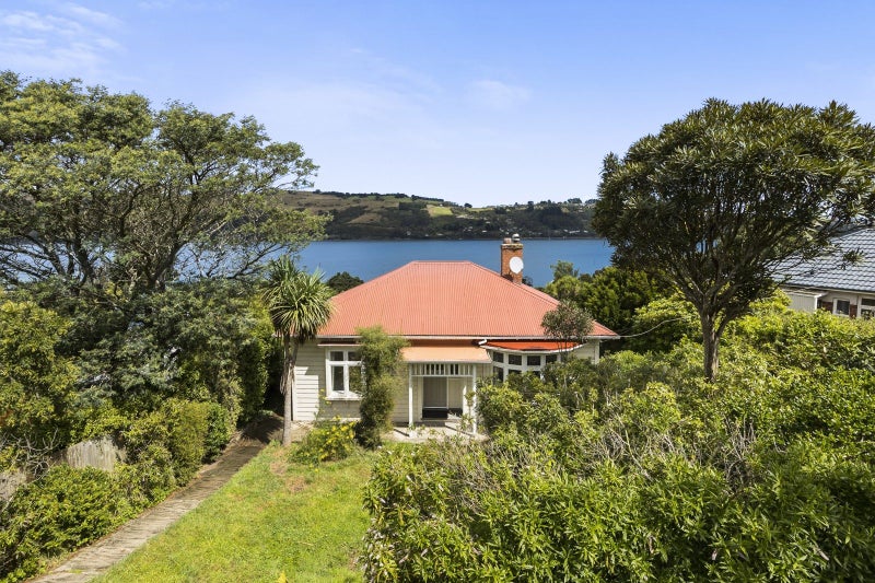 13 Athol Place, Ravensbourne, Dunedin - Carousel 1