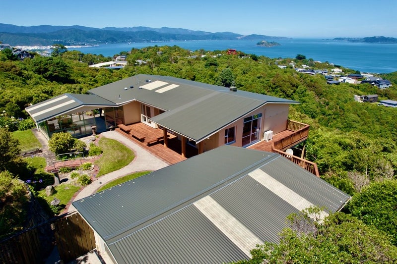 4 Pine Tree Lane, Korokoro, Lower Hutt - Carousel 2