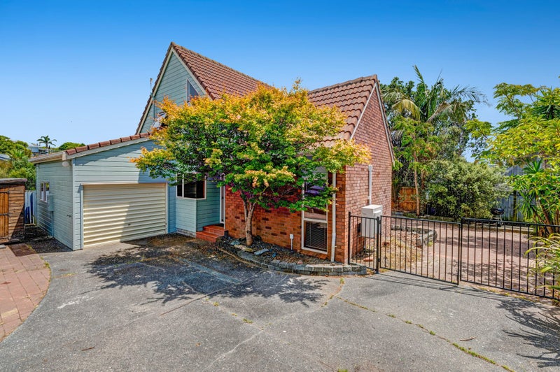 3/3 Gilshennan Valley, Red Beach, Red Beach - Carousel 1