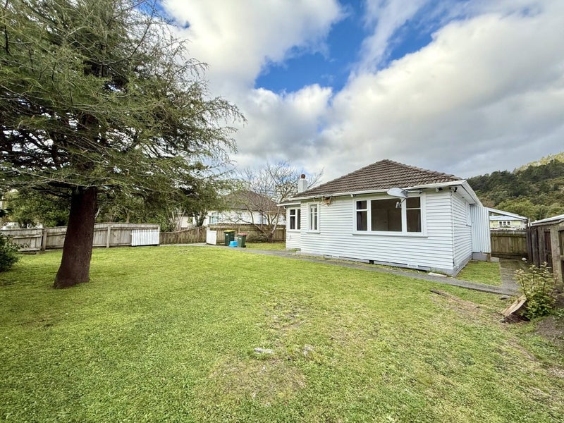 19 Wood Street, Wainuiomata, Lower Hutt - Carousel 2
