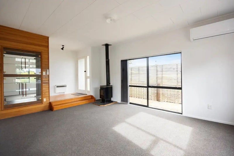 67 Meadowvale Rise, Titirangi, Auckland - Carousel 2