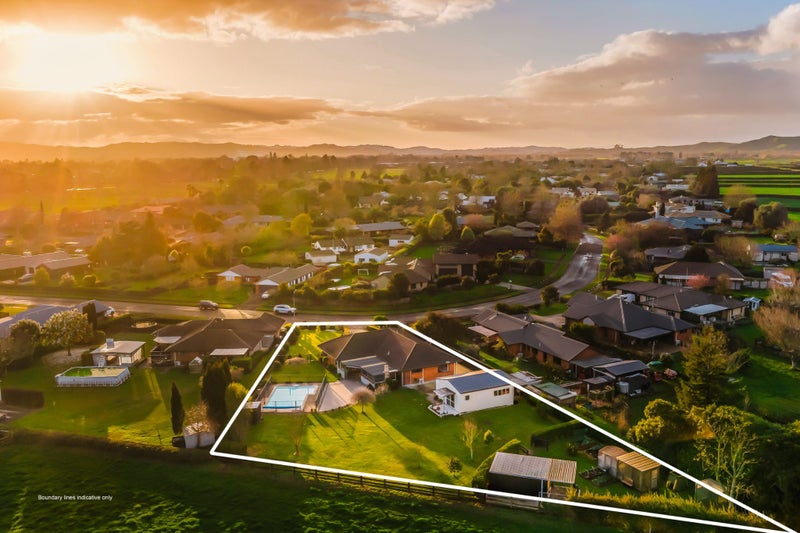 8 De La Mare Drive, Leamington, Cambridge - Carousel 1