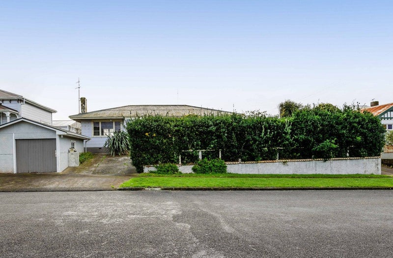 28 Cambridge Street, Patea - Carousel 11