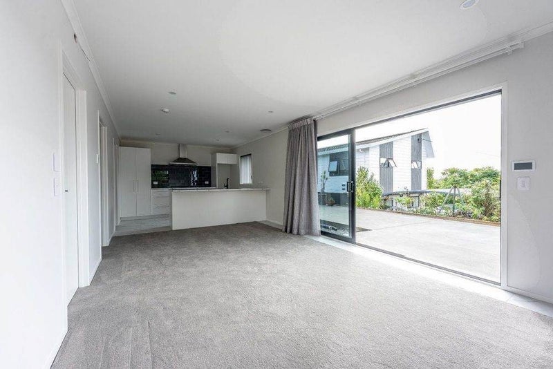 118 Whangaparaoa Road, Red Beach, Red Beach - Carousel 2