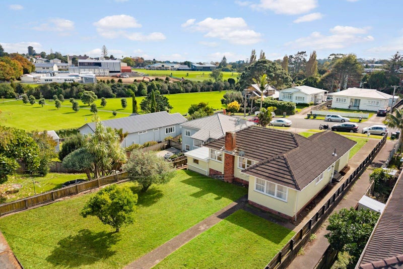 30A Fergusson Avenue, Sandringham, Auckland - Carousel 1