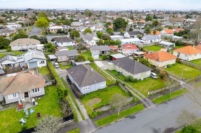 3 Ross Crescent, Fairfield, Hamilton - Carousel 1