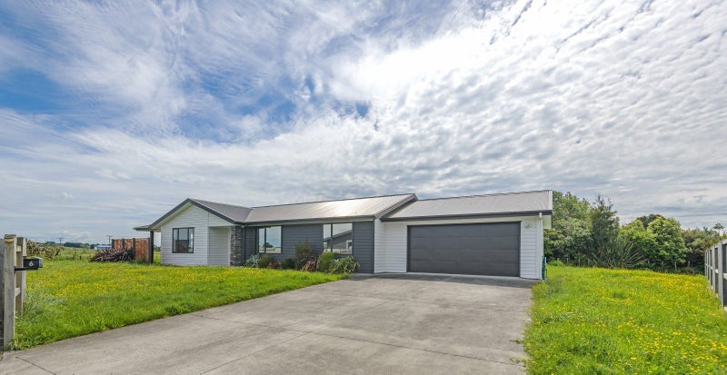 6 George Street, Bulls - Carousel 1