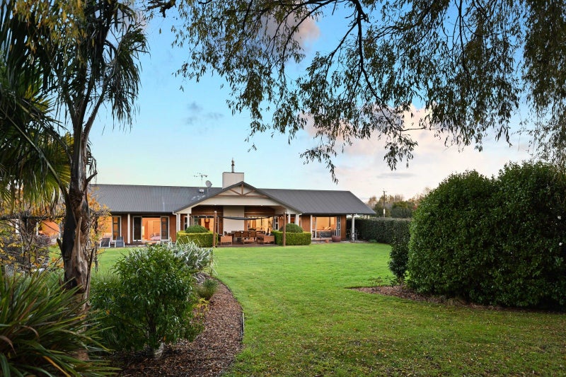 15 Lissette Road, Hamilton - Carousel 1