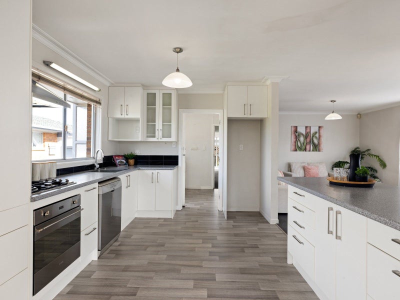 1 Glading Place, St Andrews, Hamilton - Carousel 2