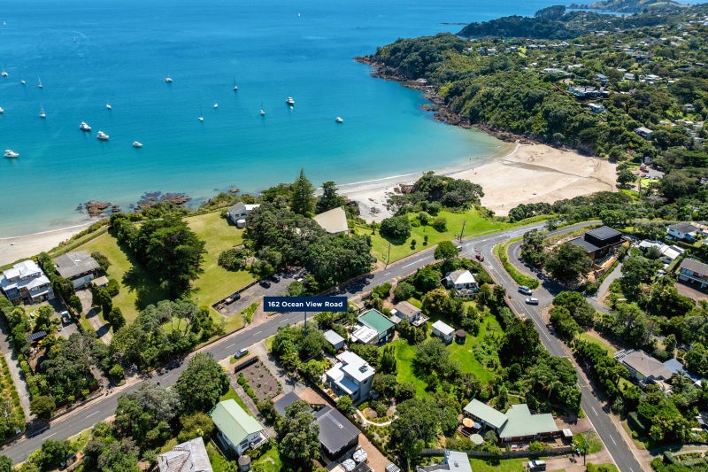 162 Ocean View Road, Oneroa, Waiheke Island, Auckland - Carousel 2