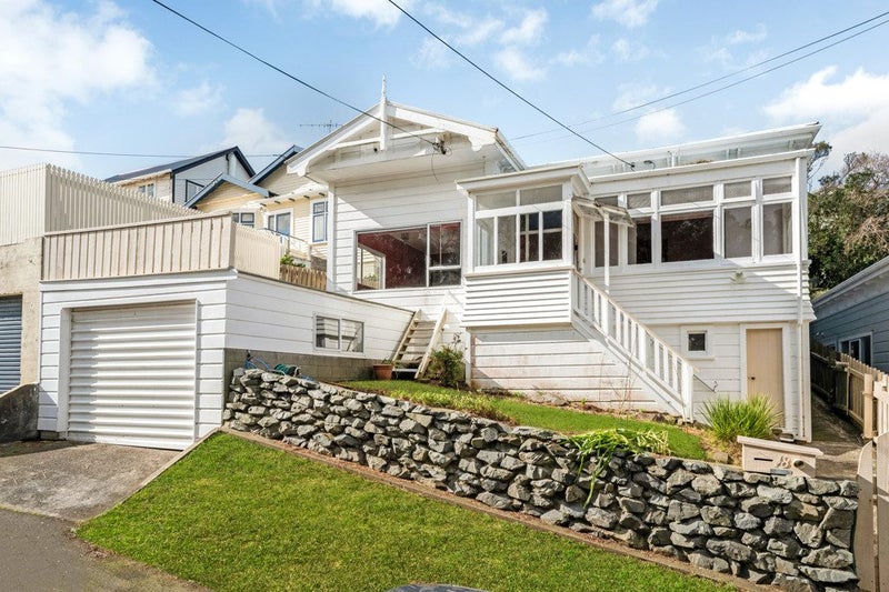 18 Woburn Road, Northland, Wellington - Carousel 1