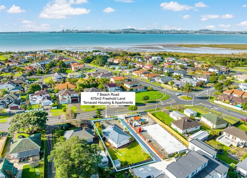 7 Beach Road, Te Atatu Peninsula, Auckland - Carousel 1