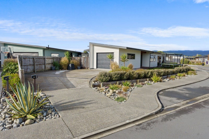 14 Seagrass Place, Otaki Beach, Otaki - Carousel 1
