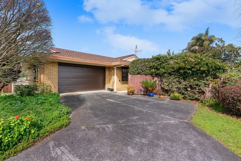11B Majesty Place, Half Moon Bay, Auckland - Carousel 1