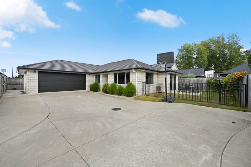 16 Sexton Road, Huntington, Hamilton - Carousel 1