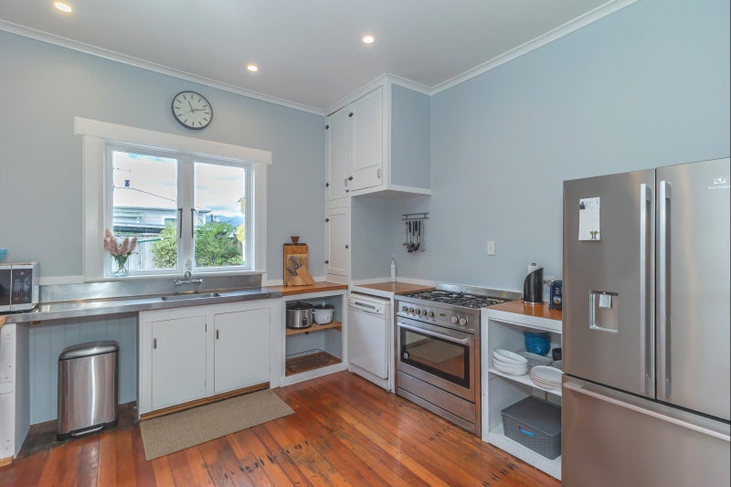 556A Queen Street East, Levin - Carousel 2