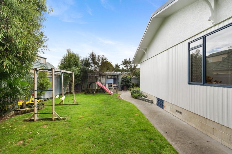 24 Valerie Street, Clive, Clive - Carousel 21