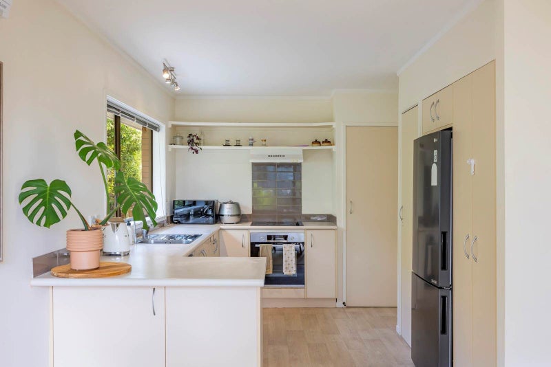 1/18 Kauri Glen Road, Northcote, Auckland - Carousel 28