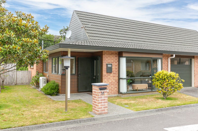 33/42 Main Road, Tawa, Wellington - Carousel 1